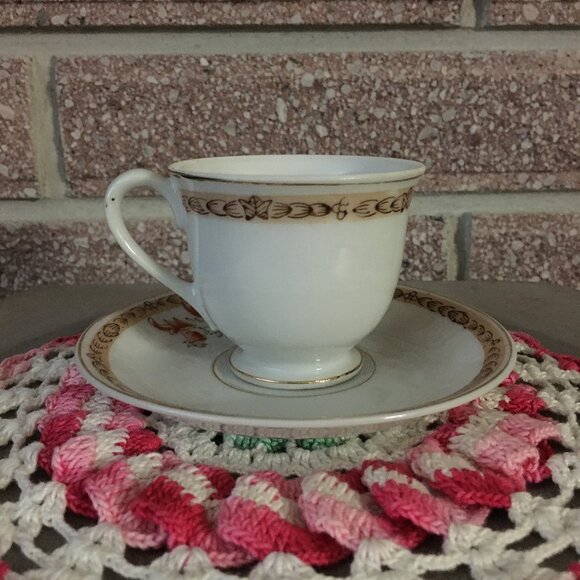 Minature Made In Japan Floral and Gold Teacup & Saucer Set - Picture 14 of 16